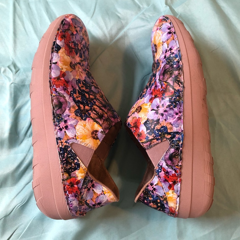Fitflop floral clogs